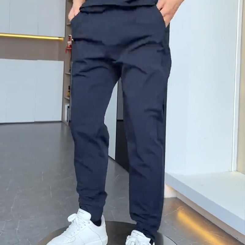Set bestaande uit een ultradun, ademend sport-T-shirt van mesh en een lange broek