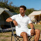 Tweedelige zomerset voor heren, bestaande uit een poloshirt en een korte broek