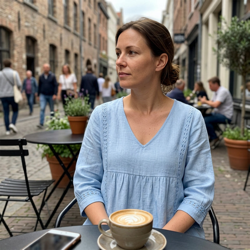 🌸 Casual damestop met V-hals en kanten rand