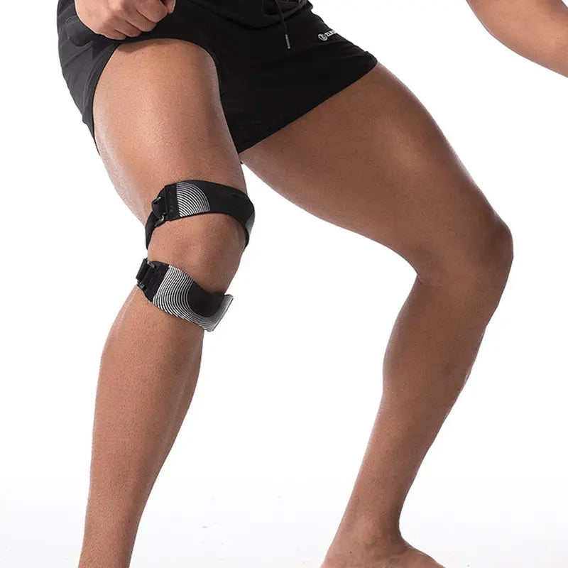 ⏳ Tijdelijke aanbieding⏳ Verstelbare patella knieband met dubbele banden en siliconen pads Open ontwerp met instelbare sluitingen In zwart grijs roze of blauw 1 stuk